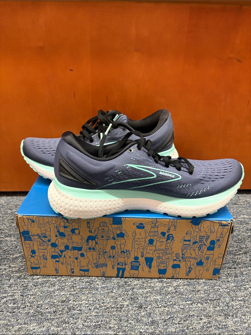 Brooks Glycerin 19 Women's Running Shoes - Navy with Mint Trim, 8.5, NWT